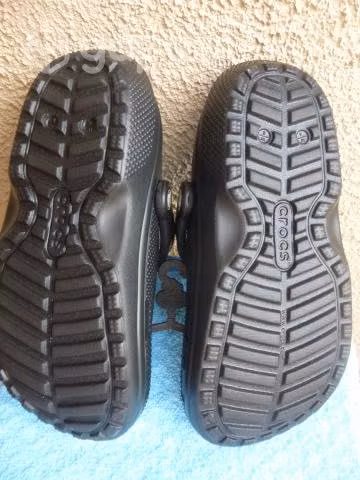 Sueco Crocs Classic ORIGINALES Chiporro interior ideal para profesionales de la salud.