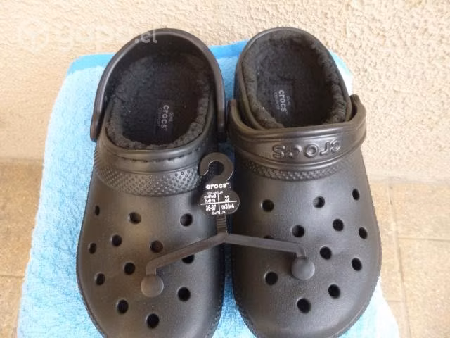 Sueco Crocs Classic ORIGINALES Chiporro interior ideal para profesionales de la salud.