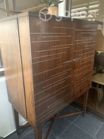 Mueble bar de madera con 2 puertas, repisas, 4 caj - Imagen 2