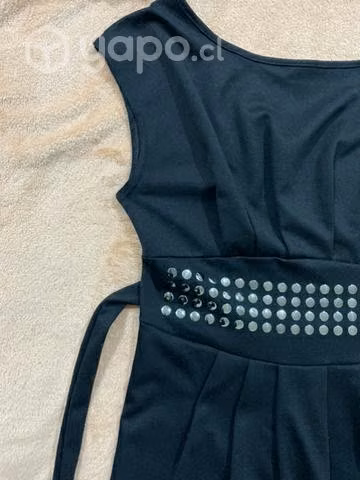 Vestido con tachas
