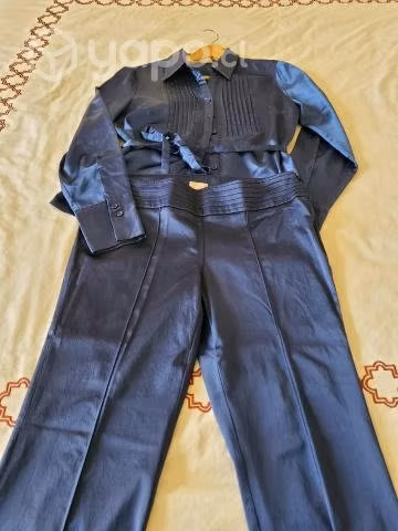 Conjunto camisa y pantalón azul cobalto brillante