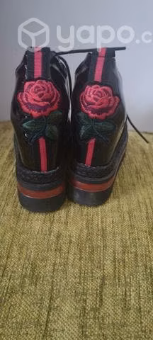 Zapatos negros charol