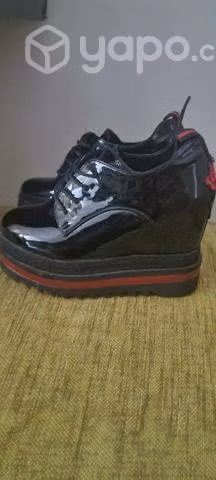 Zapatos negros charol
