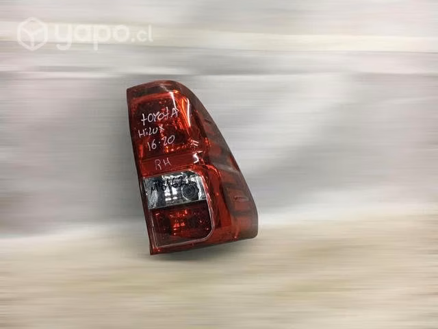 Foco trasero rh Toyota hilux 2016-2020