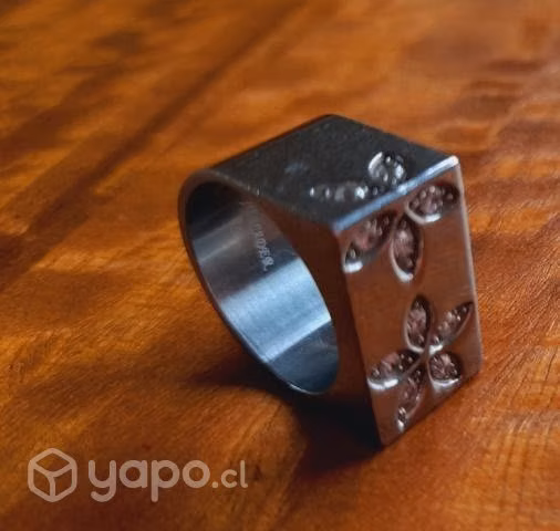 Collares, anillo y par de aros