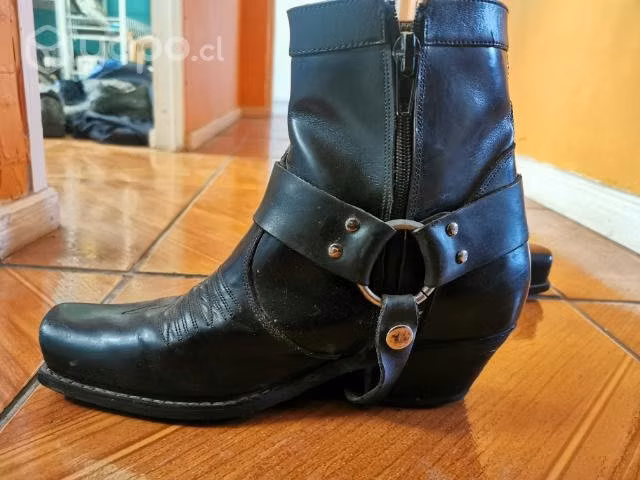 Botin con sierre tipo motoquero talla 42 - Imagen 2