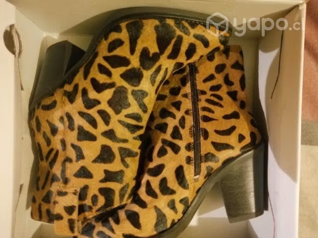 Botines marca Cmoran y a Polini