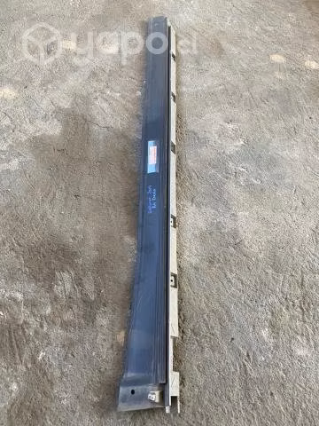 Moldura exterior cubre zocalo der Ford Explorer 2
