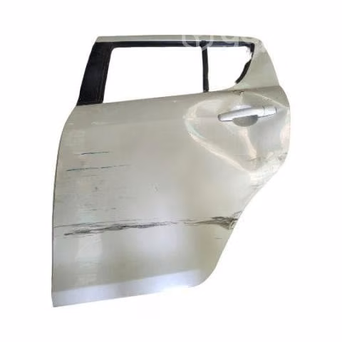 Puerta trasera izquierda suzuki swift 2015 tiene