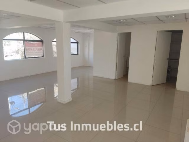 Gran oficina con excelente ubicacion en Buin - Imagen 3