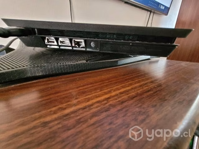 PlayStation 4 con 5 juegos y dos mandos
