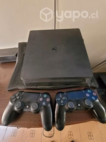 PlayStation 4 con 5 juegos y dos mandos