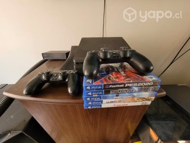 PlayStation 4 con 5 juegos y dos mandos
