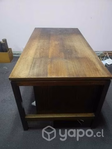 Gran escritorio de madera impregnada usado - Imagen 2