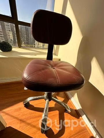 Mesa manicure doble con sillas más esmaltero
