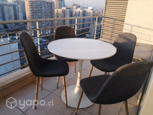 Mesa con silla - Imagen 3