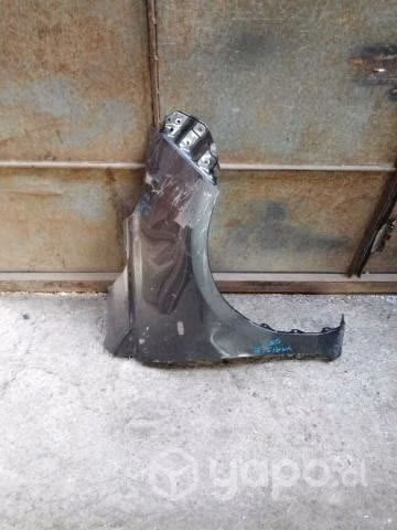 Tapabarro derecho toyota yaris e original