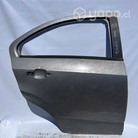 Puerta lata trasera derecha Chevrolet sonic 2012