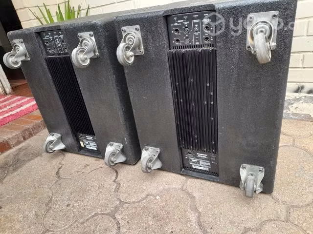 Subbajo Mackie SWA1801z Activos1000 rms RCF DB Tec