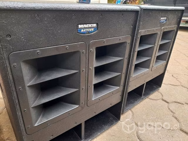 Subbajo Mackie SWA1801z Activos1000 rms RCF DB Tec