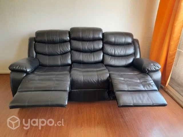 Sofá reclinable y poltronas