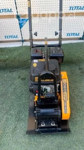 Placa compactadora marca INGCO 60 kg 6.5 hp