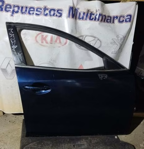 Puerta delantera derecha Mazda 3 sin vidrio