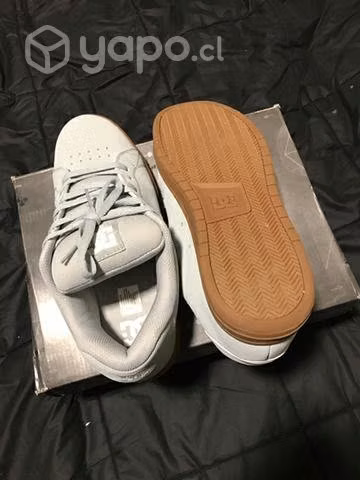 Zapatillas DC nuevas talla 12US - Imagen 2