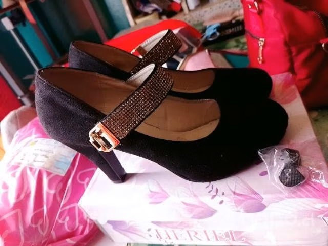 Zapatos formales nuevos de mujer