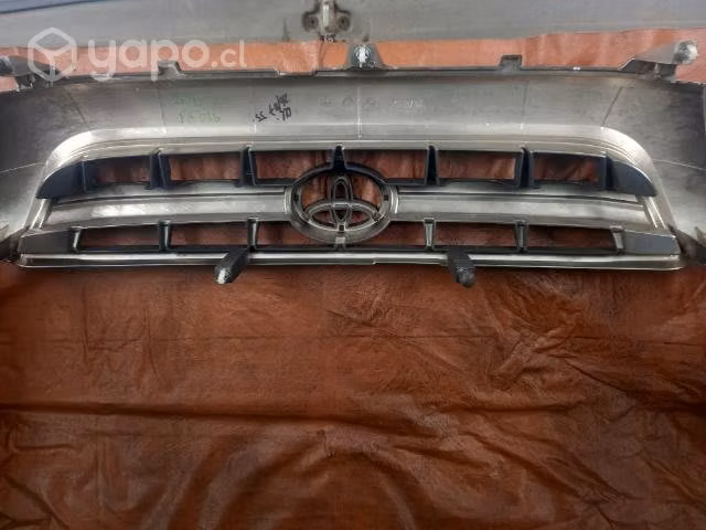 Máscara Toyota Hilux cromada 2001/05