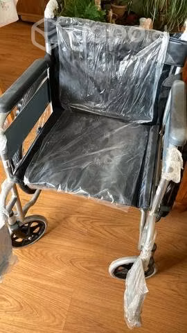 Silla de Ruedas estándar COMPLETAMENTE NUEVA