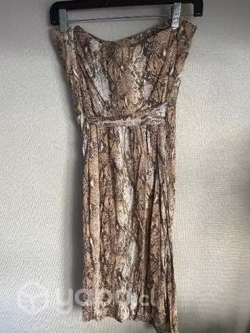 Hermoso vestido strapless MANGO talla M