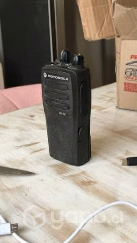 Par de Radios portátiles y con cargadores. VHF