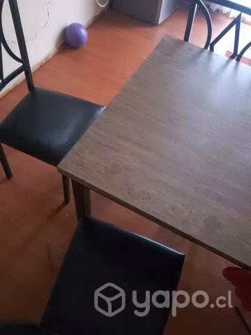 Mesa con sillas