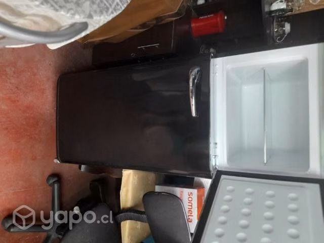 Refrigerador de color negro - Imagen 4