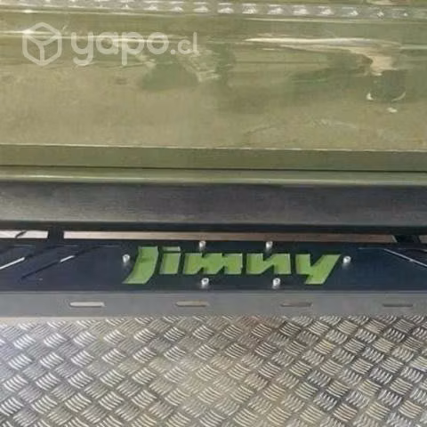 Defensa delantera tipo bumper y pisaderas