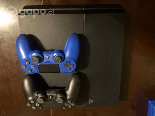 Ps4 en buen estado c/ 6 juegos y 2 controles
