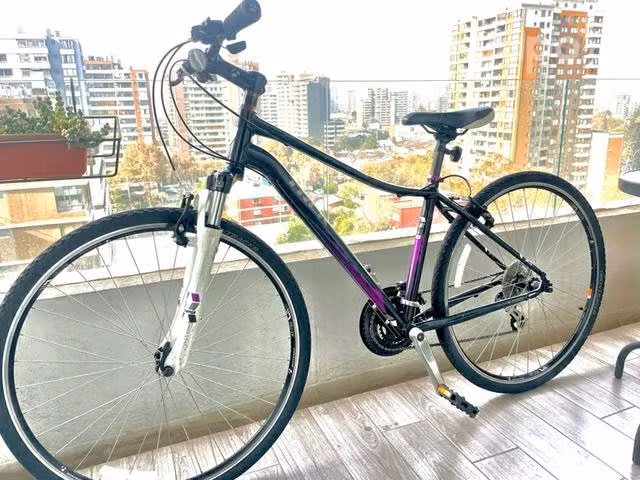 Bicicleta Trek Neko aro 27 hibrida recién ajustada