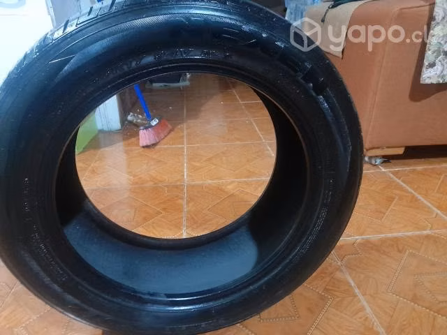 Neumatico P215/55R17 94v segunda mano