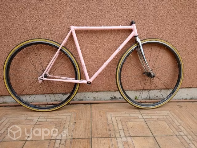 Cuadro y ruedas de ruta