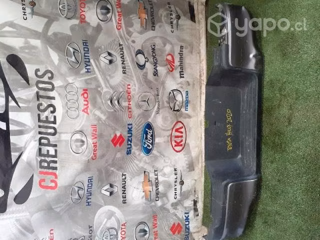 Parachoque trasero cromado toyota hilux 2020 origi