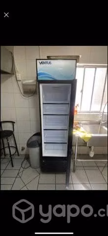 Aire acondicionado y muebles para restaurante