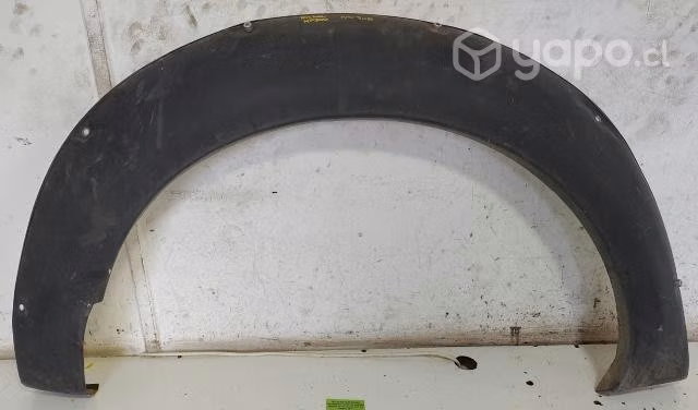 Moldura Pasa Rueda Delantera Derecha (NNE308)