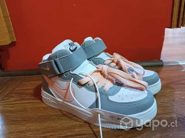 Se venden Zapatillas nuevas talla 36