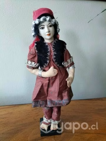 Muñeca de porcelana antigua