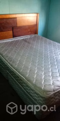 Cama 2 plazas con colchon y respaldo + velador