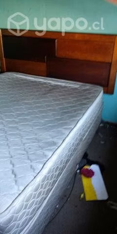 Cama 2 plazas con colchon y respaldo + velador
