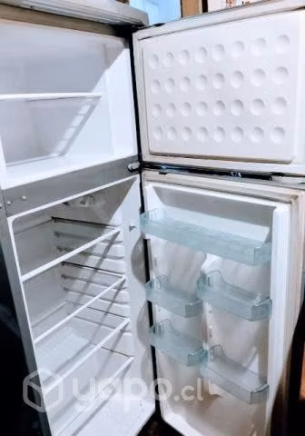 Refrigerador y cocina en buen estado