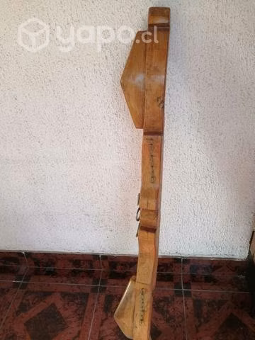YUGO en madera nativa, para adorno