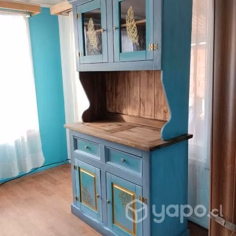 Bello mueble pintado a mano